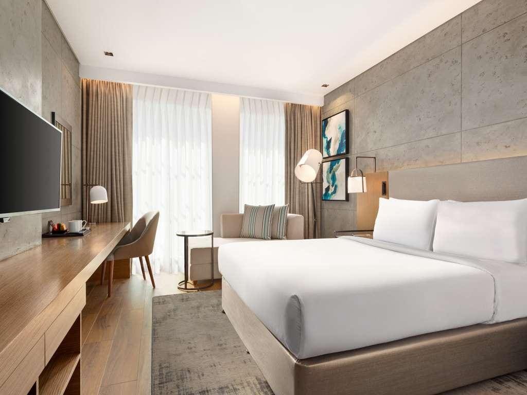 Mercure-Dubai-Gold-District-bedroom