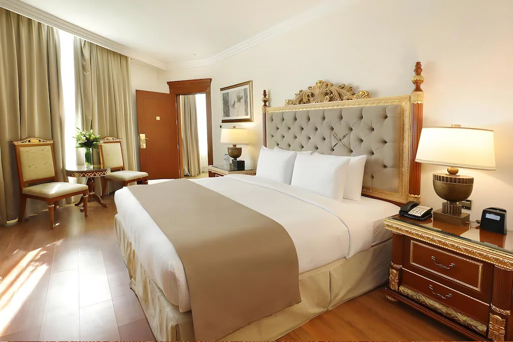 Sunday Hotel Holiday International Dubai Room